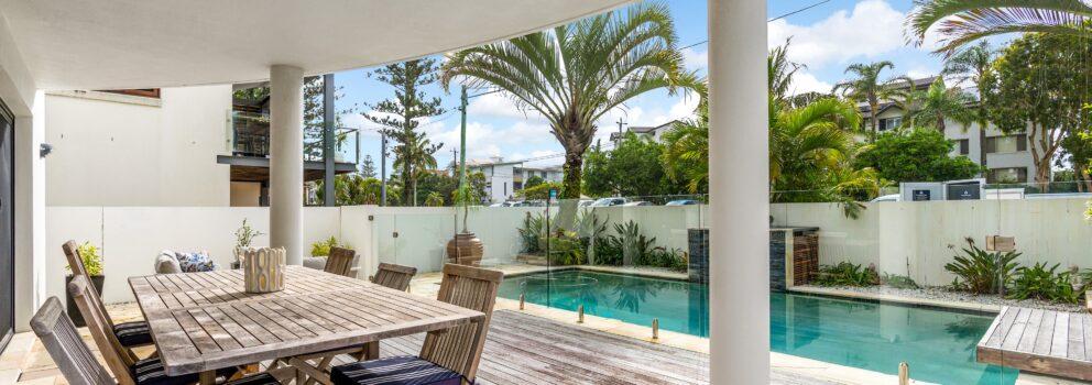Beachfront Home in Currumbin – 20% off discount applied for bookings made between now and December 12th. Valid until 20th March 2026. 3 nights min Book now!